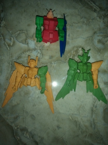 3 Figur Seri Gundam - JUNK Mainan Koleksi Jadul- Gresik dan Surabaya